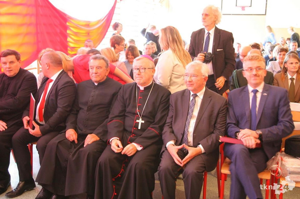 Wielkie święto w Kłucku! Szkoła ma sto lat! I imię Hubala! [wideo, zdjęcia]