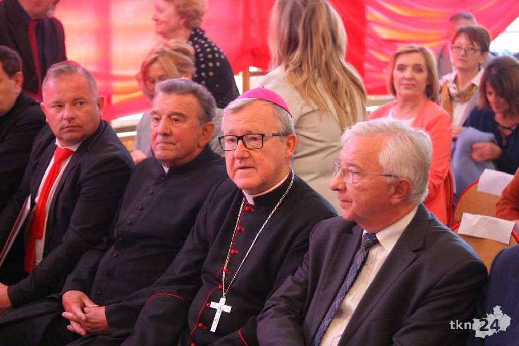 Wielkie święto w Kłucku! Szkoła ma sto lat! I imię Hubala! [wideo, zdjęcia]