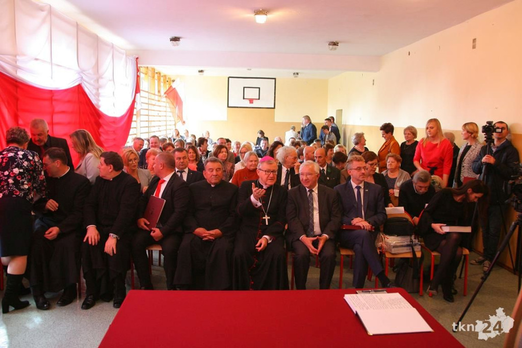 Wielkie święto w Kłucku! Szkoła ma sto lat! I imię Hubala! [wideo, zdjęcia]