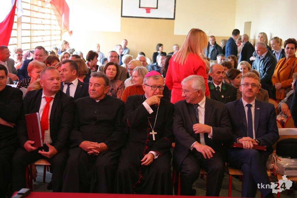 Wielkie święto w Kłucku! Szkoła ma sto lat! I imię Hubala! [wideo, zdjęcia]