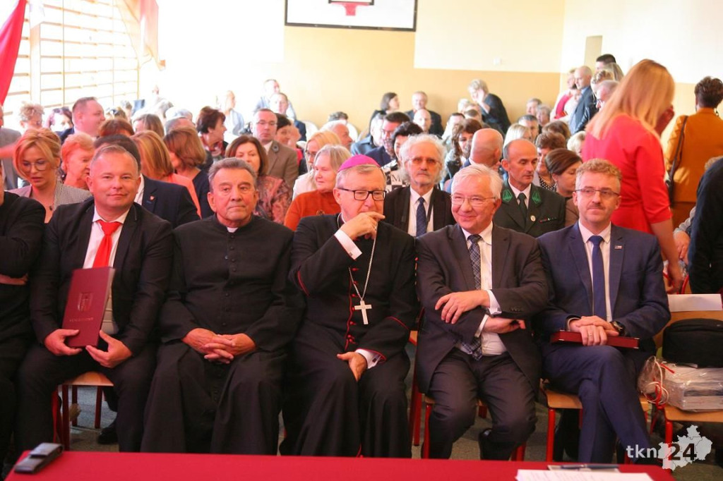Wielkie święto w Kłucku! Szkoła ma sto lat! I imię Hubala! [wideo, zdjęcia]