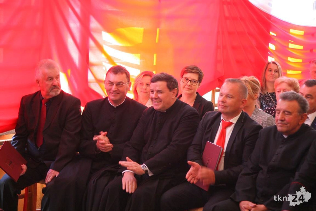 Wielkie święto w Kłucku! Szkoła ma sto lat! I imię Hubala! [wideo, zdjęcia]