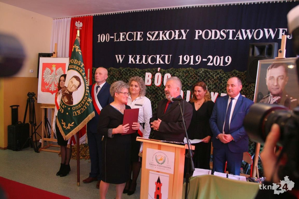 Wielkie święto w Kłucku! Szkoła ma sto lat! I imię Hubala! [wideo, zdjęcia]