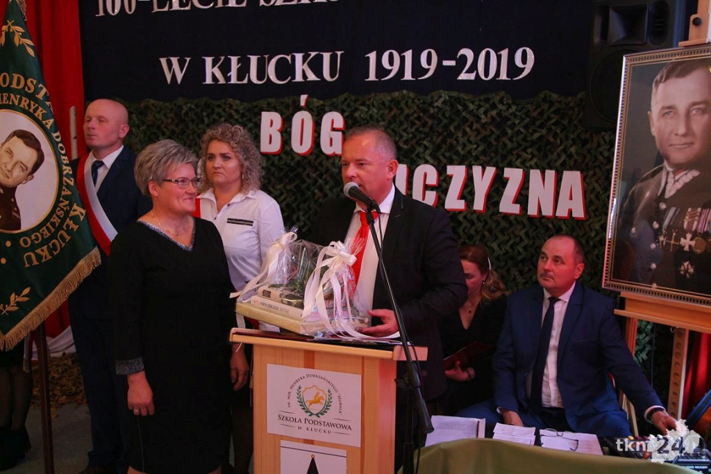 Wielkie święto w Kłucku! Szkoła ma sto lat! I imię Hubala! [wideo, zdjęcia]