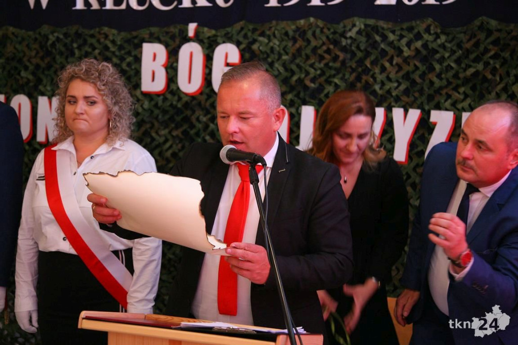 Wielkie święto w Kłucku! Szkoła ma sto lat! I imię Hubala! [wideo, zdjęcia]