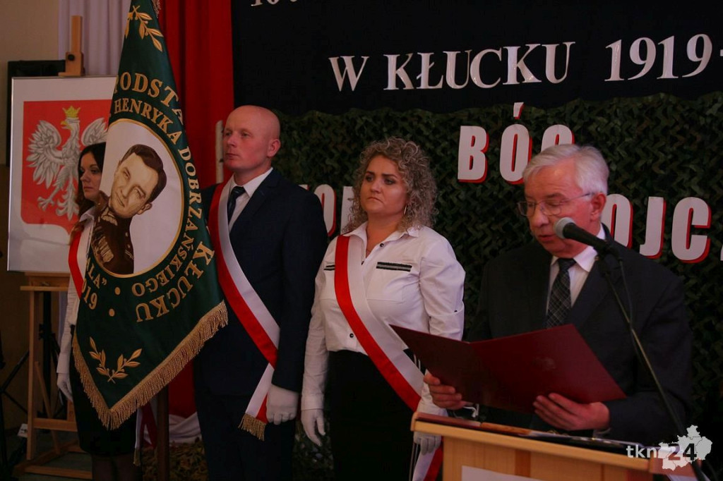 Wielkie święto w Kłucku! Szkoła ma sto lat! I imię Hubala! [wideo, zdjęcia]