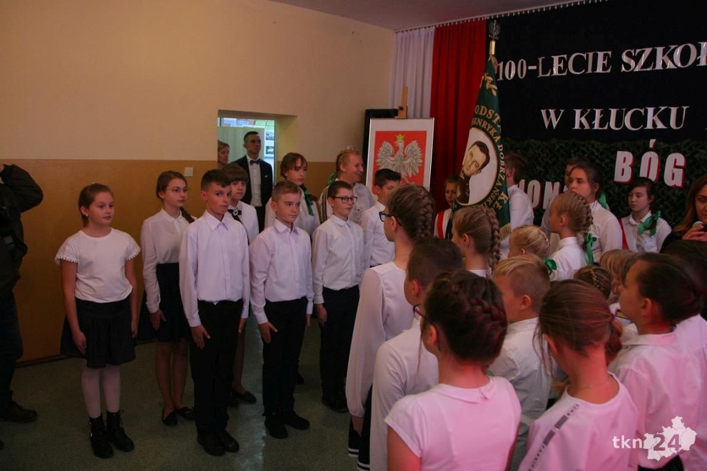 Wielkie święto w Kłucku! Szkoła ma sto lat! I imię Hubala! [wideo, zdjęcia]
