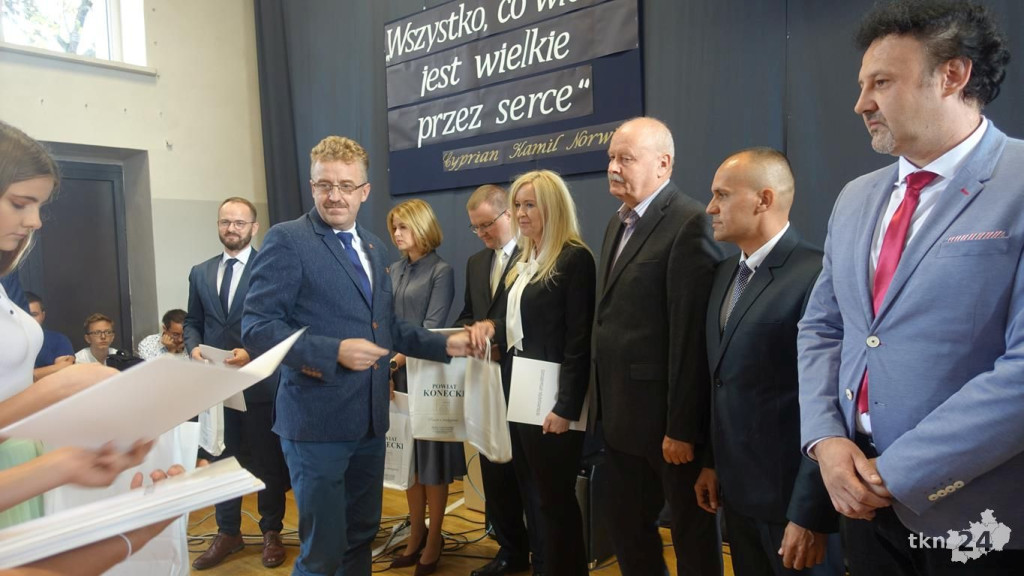 Powiatowy Dzień Nauczyciela. Starosta rozdał nagrody [wideo, zdjęcia]