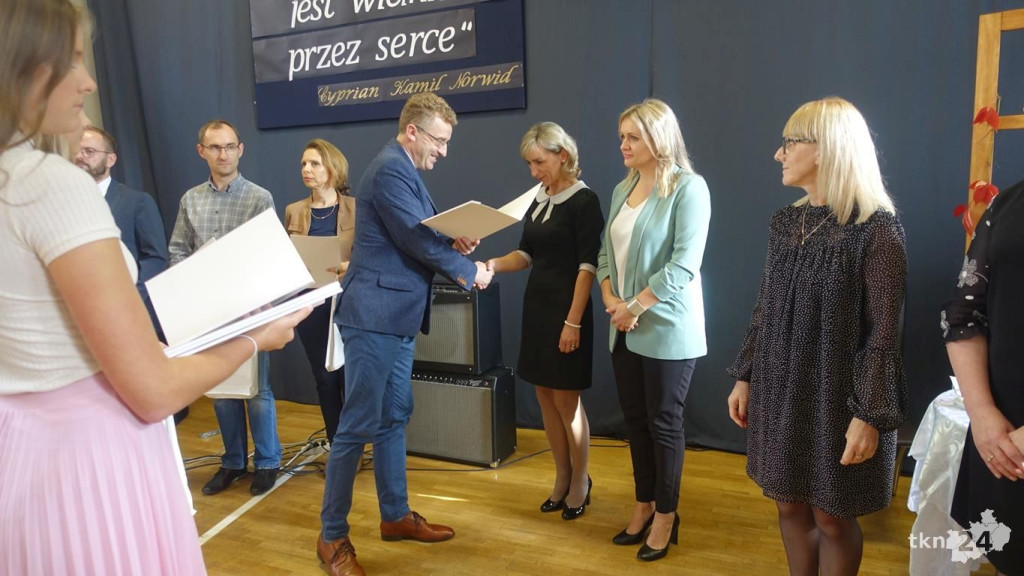 Powiatowy Dzień Nauczyciela. Starosta rozdał nagrody [wideo, zdjęcia]