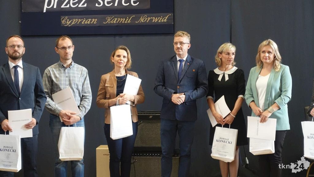 Powiatowy Dzień Nauczyciela. Starosta rozdał nagrody [wideo, zdjęcia]