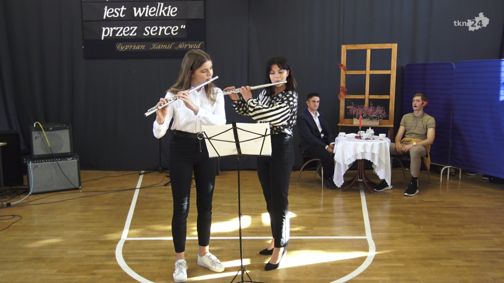 Wyjątkowy święto edukacji w II LO. Rozdano mnóstwo stypendiów [wideo, zdjęcia]