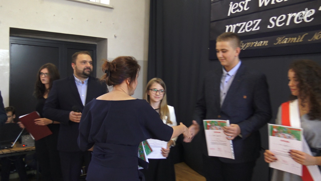 Wyjątkowy święto edukacji w II LO. Rozdano mnóstwo stypendiów [wideo, zdjęcia]