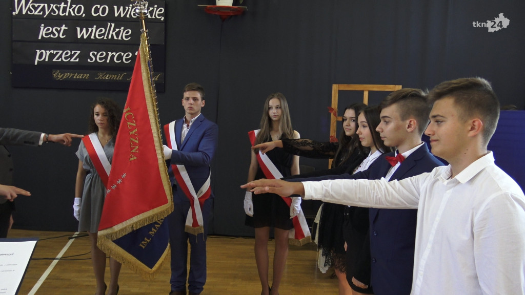 Wyjątkowy święto edukacji w II LO. Rozdano mnóstwo stypendiów [wideo, zdjęcia]