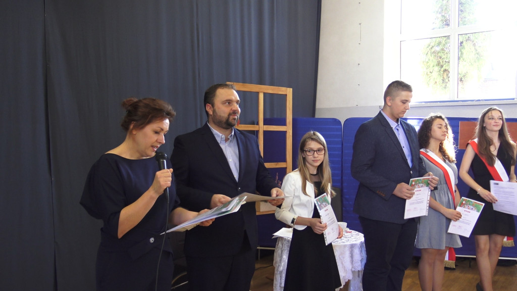 Wyjątkowy święto edukacji w II LO. Rozdano mnóstwo stypendiów [wideo, zdjęcia]
