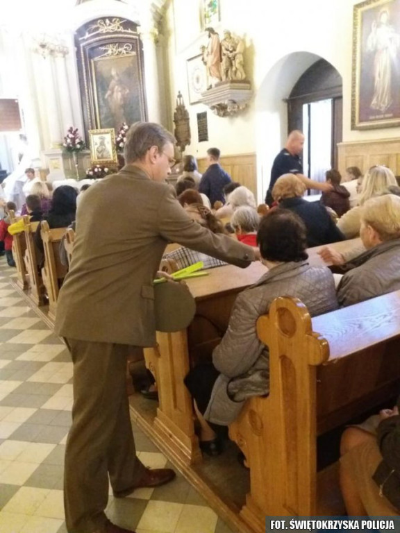 Policjanci przeprowadzili apel profilaktyczny w koneckiej kolegiacie