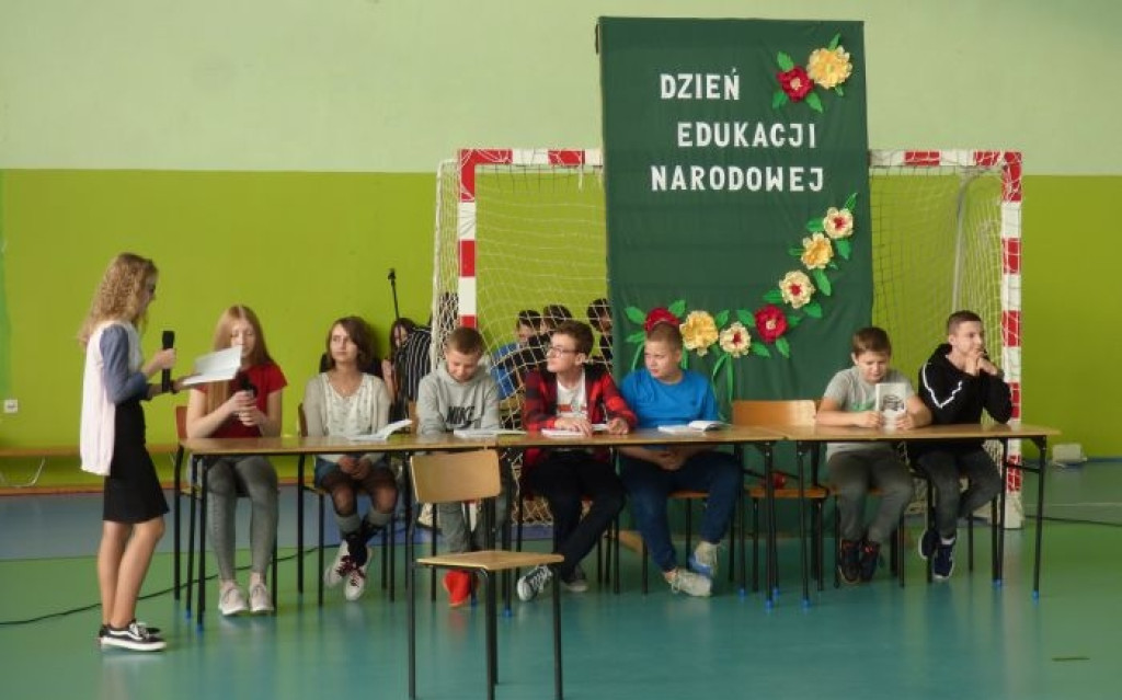 Ruda Maleniecka: Akademia z okazji Dnia Edukacji Narodowej [zdjęcia]