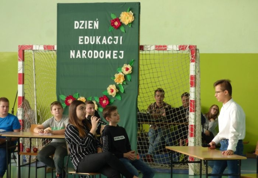 Ruda Maleniecka: Akademia z okazji Dnia Edukacji Narodowej [zdjęcia]