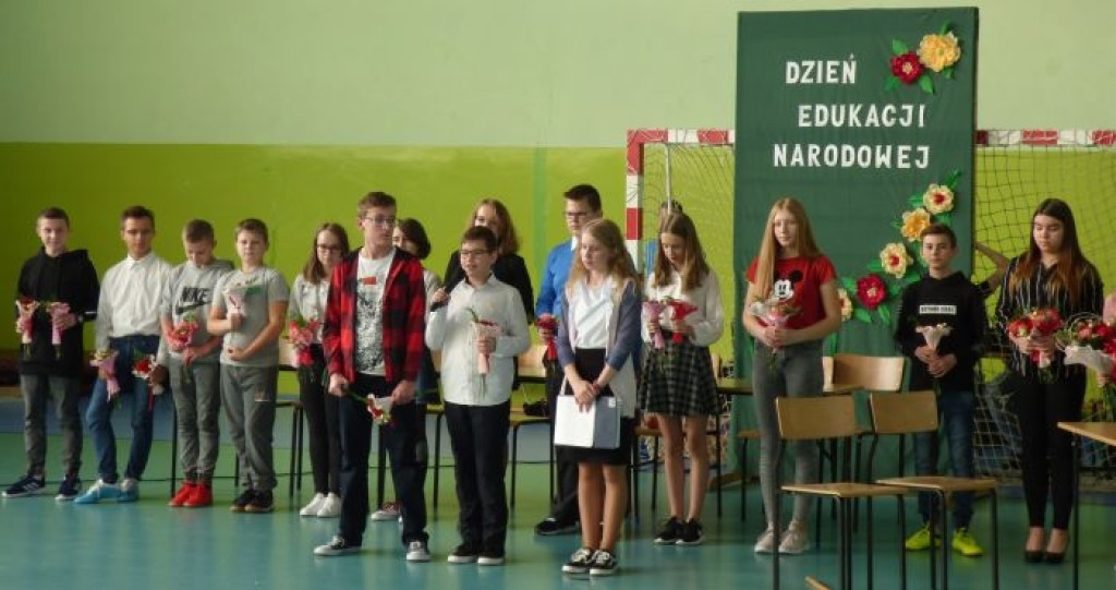Ruda Maleniecka: Akademia z okazji Dnia Edukacji Narodowej [zdjęcia]