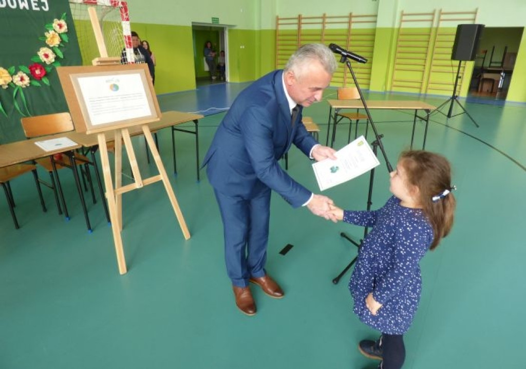 Ruda Maleniecka: Akademia z okazji Dnia Edukacji Narodowej [zdjęcia]