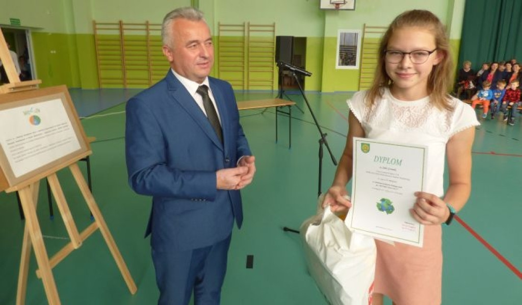 Ruda Maleniecka: Akademia z okazji Dnia Edukacji Narodowej [zdjęcia]