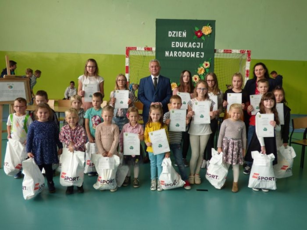 Ruda Maleniecka: Akademia z okazji Dnia Edukacji Narodowej [zdjęcia]