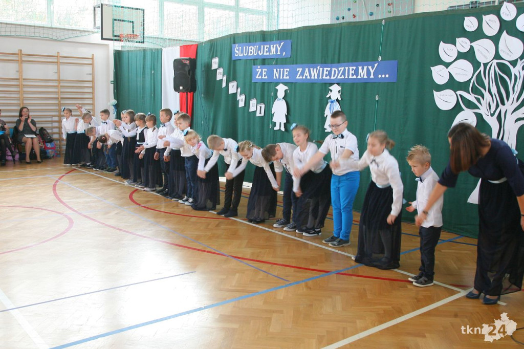 Ślubowanie pierwszoklasistów w Dziebałtowie [wideo, zdjęcia]