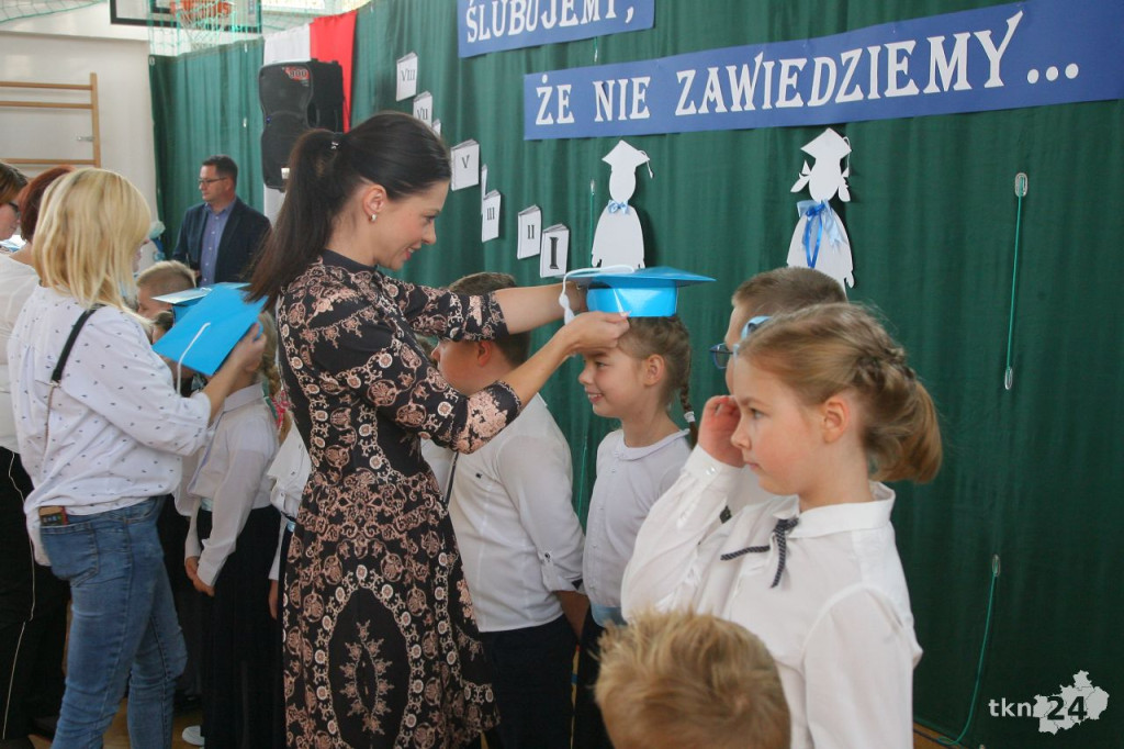 Ślubowanie pierwszoklasistów w Dziebałtowie [wideo, zdjęcia]