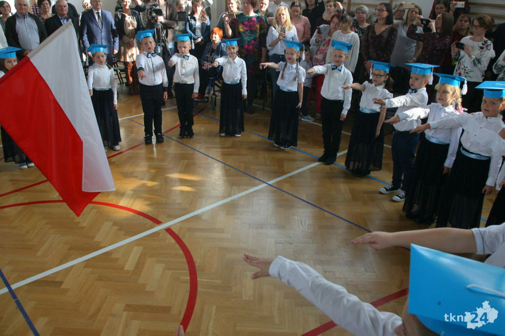 Ślubowanie pierwszoklasistów w Dziebałtowie [wideo, zdjęcia]