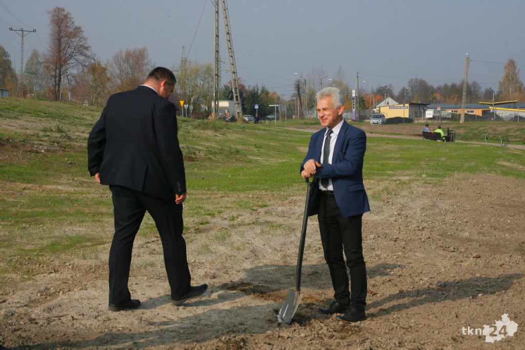 Sadzili drzewka przy zbiorniku na Starym Młynie [wideo, zdjęcia]