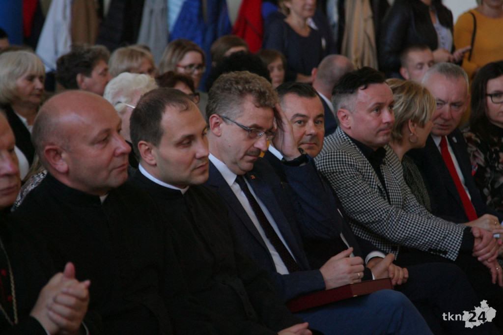Jan Paweł II patronem Szkoły Podstawowej w Gowarczowie! [wideo, zdjęcia]