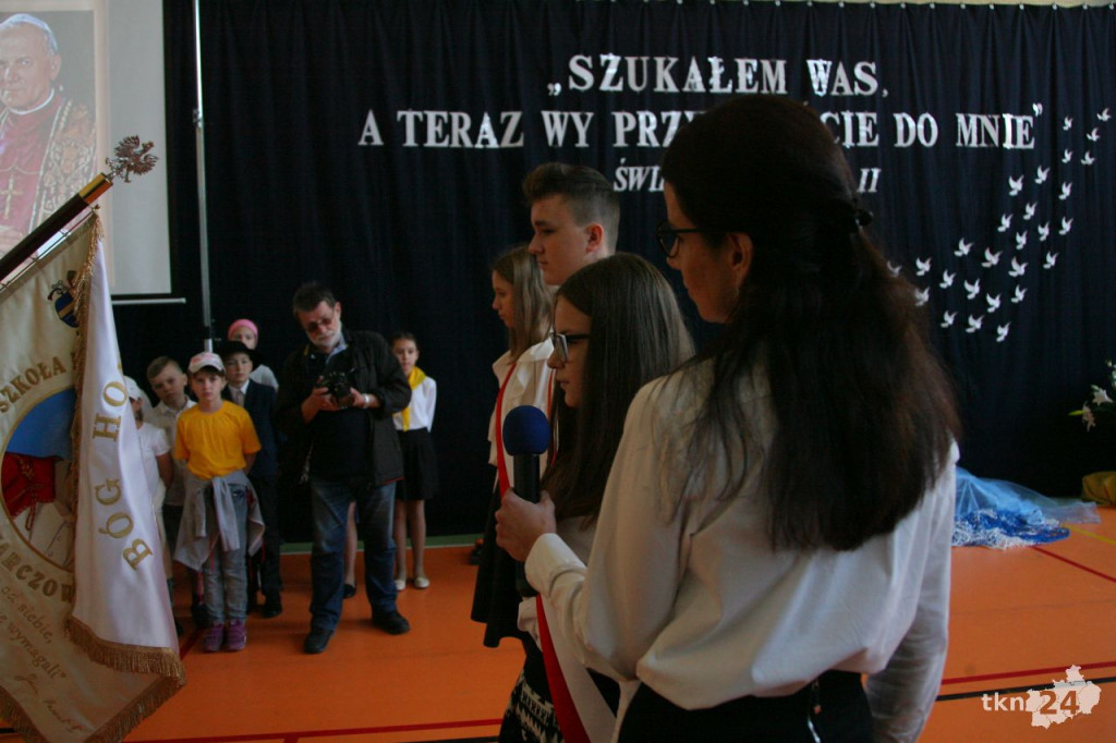 Jan Paweł II patronem Szkoły Podstawowej w Gowarczowie! [wideo, zdjęcia]