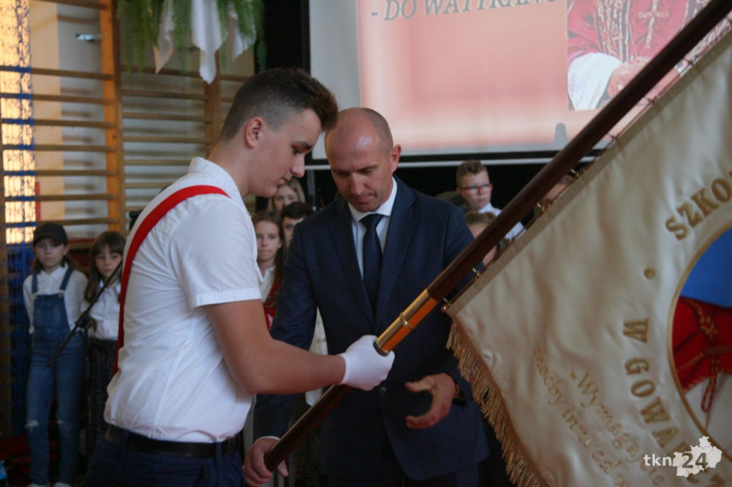 Jan Paweł II patronem Szkoły Podstawowej w Gowarczowie! [wideo, zdjęcia]