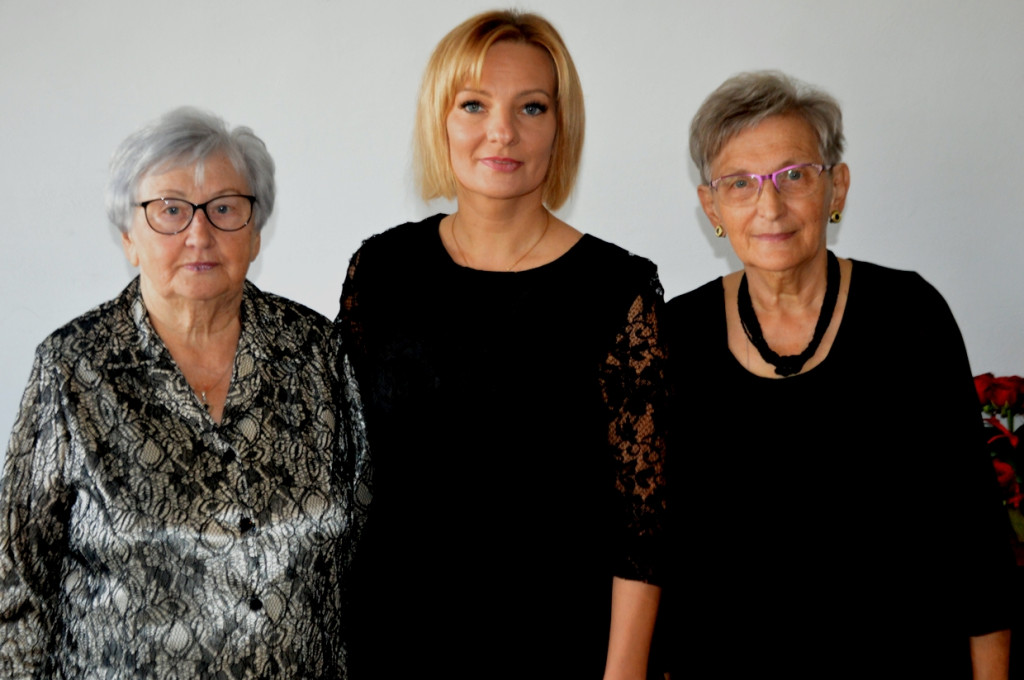 Kwiaty i odznaki na Dzień Seniora w Stąporkowie [zdjęcia]