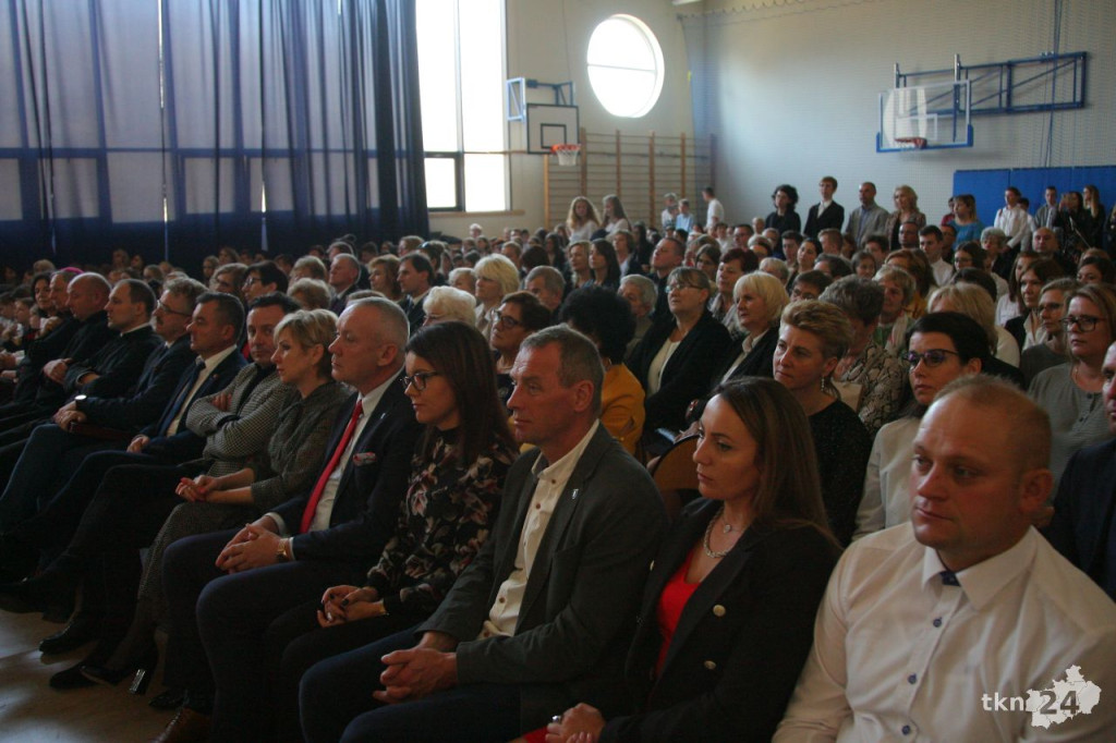 Jan Paweł II patronem Szkoły Podstawowej w Gowarczowie! [wideo, zdjęcia]