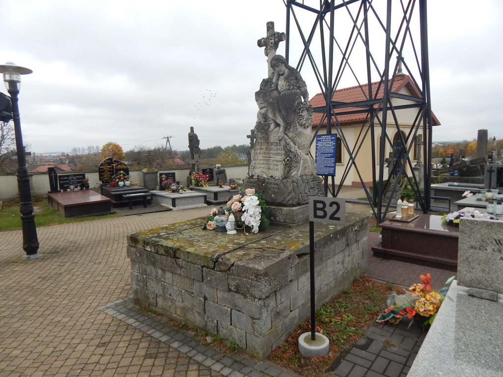 Wolontariusze będą zbierać na zniszczone, koneckie nagrobki [wideo, zdjęcia]