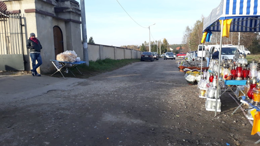 Wszystkich Świętych w powiecie koneckim. Bez tłumów na cmentarzach [zdjęcia]