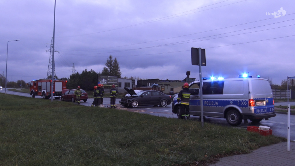 Wypadek na obwodnicy Końskich. Jedna osoba zabrana do szpitala [wideo, zdjęcia]