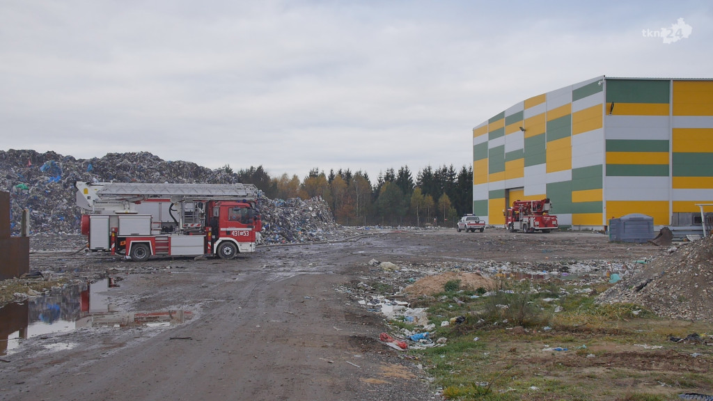Fałków: Wysypisko dymi, w piątek nadzwyczajna sesja [wideo, zdjęcia]