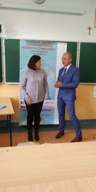 Jak ratować życie będąc w garniturze? Pokazuje Marcin Pytlos [zdjęcia]