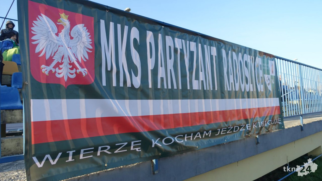 Godny występ Partyzanta Radoszyce na koniec jesieni. Co dalej z trenerem? [wideo, zdjęcia]
