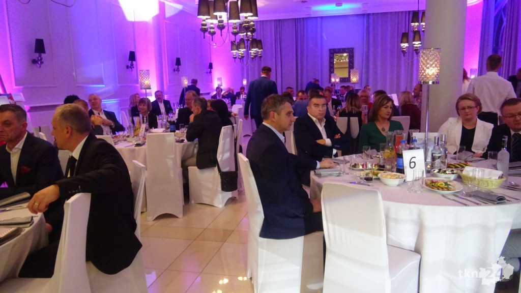 WIDEO: II LO bawiło się by pomagać. Za nami bal w Markizie