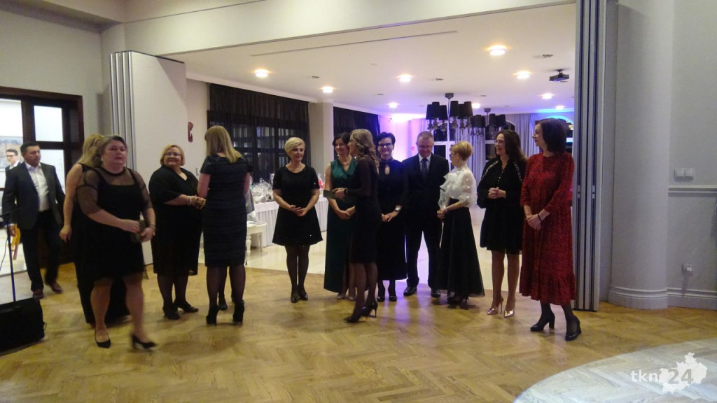 WIDEO: II LO bawiło się by pomagać. Za nami bal w Markizie
