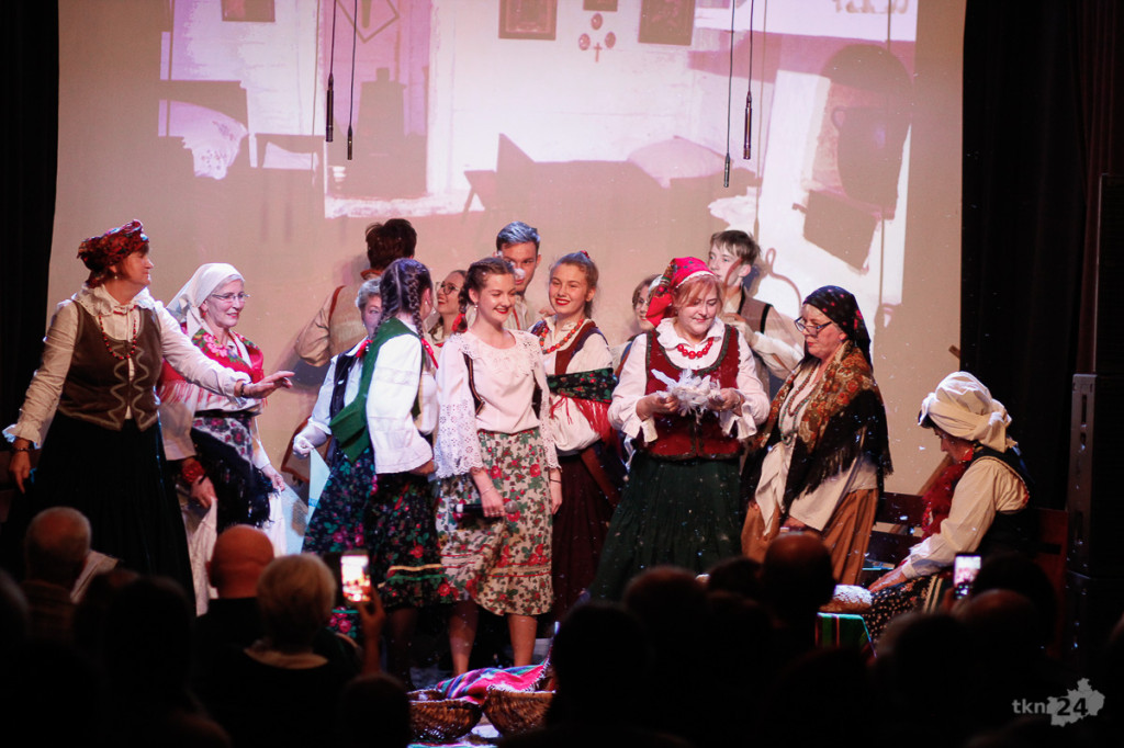 Wideo: Przedstawienie pełne folkloru w Domu Kultury