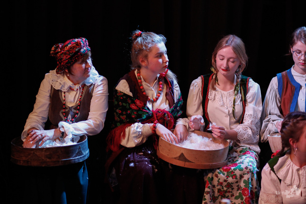 Wideo: Przedstawienie pełne folkloru w Domu Kultury