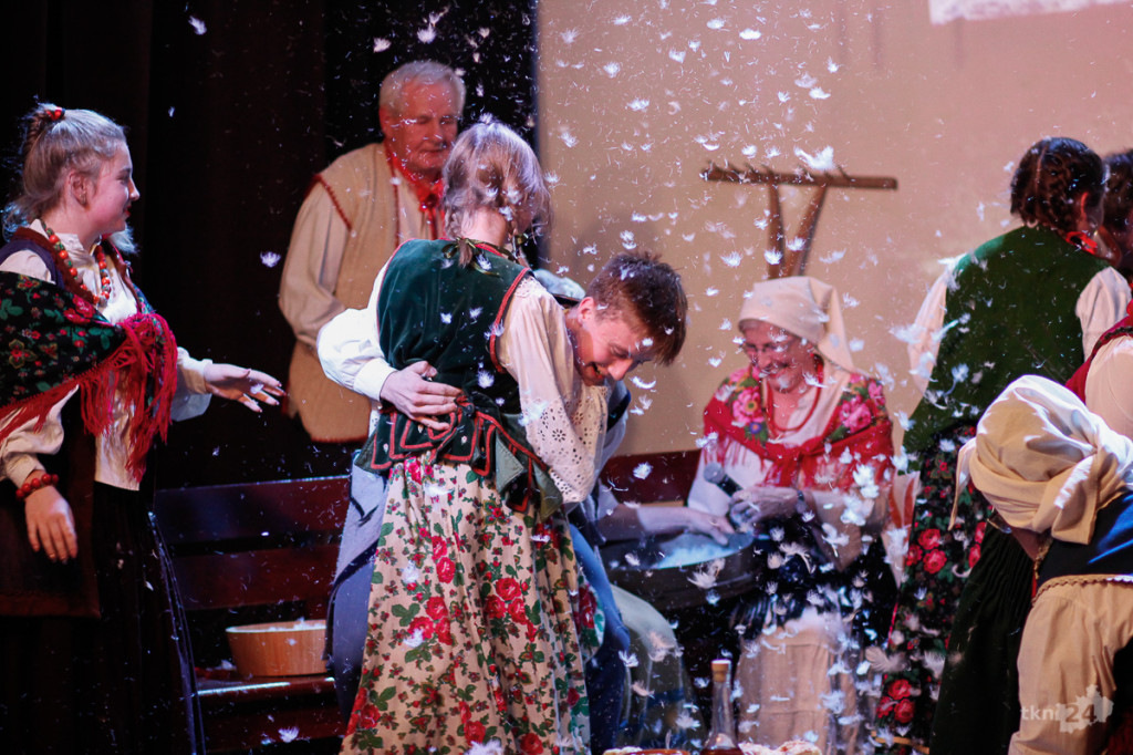 Wideo: Przedstawienie pełne folkloru w Domu Kultury