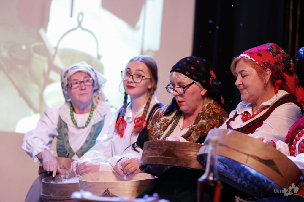 Wideo: Przedstawienie pełne folkloru w Domu Kultury