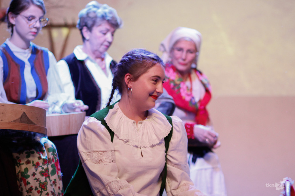 Wideo: Przedstawienie pełne folkloru w Domu Kultury