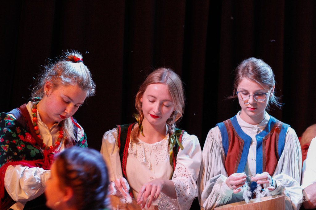 Wideo: Przedstawienie pełne folkloru w Domu Kultury