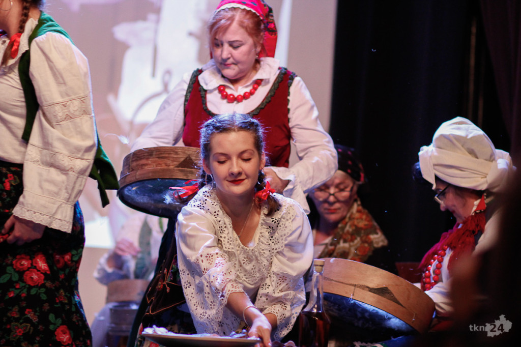 Wideo: Przedstawienie pełne folkloru w Domu Kultury