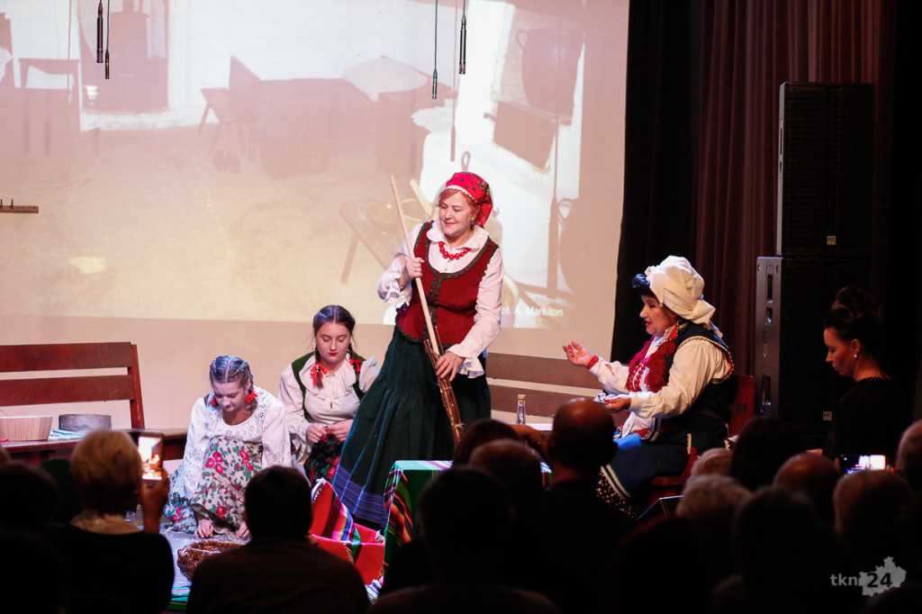 Wideo: Przedstawienie pełne folkloru w Domu Kultury